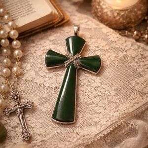 Men’s Vintage Green Devotional Cross Pendant Unisex Religious Necklace Jewelry